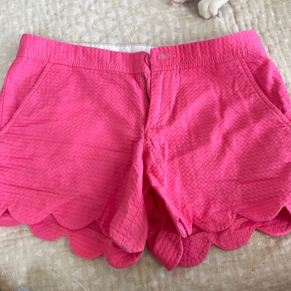 Size 2 lilly Pulitzer buttercup short in Hotty pink